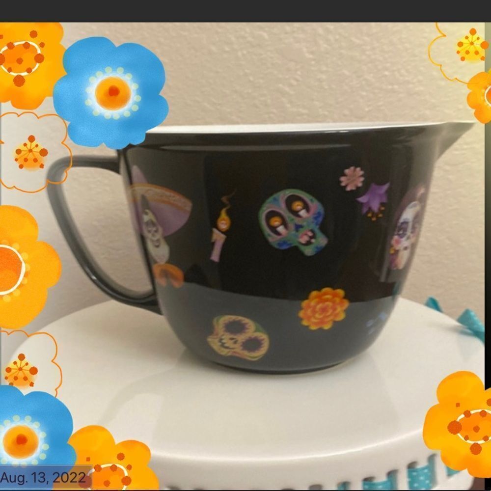 💙❤️ DISNEY/ PIXAR COCO FAMILIA CERAMIC Mixing Bowl NEW!!!